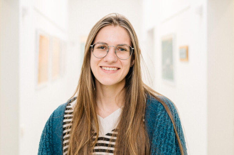 Porträt von Theresa Falk